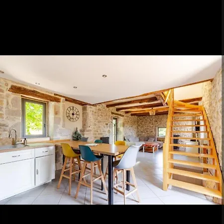 Maison Quercynoise Du 17eme Siecle Boussac (Lot)