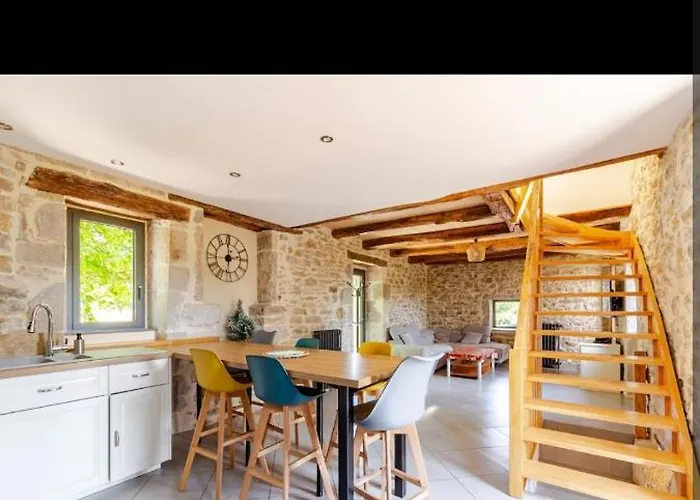 Maison Quercynoise Du 17eme Siecle Boussac (Lot)